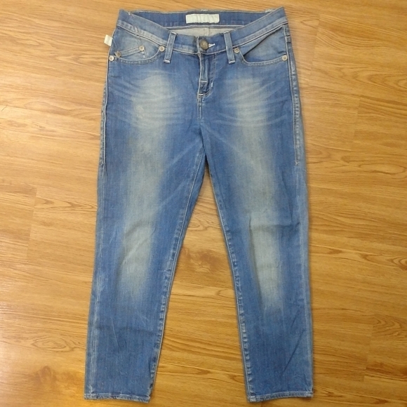 Rock& Republic Zipper Pocket Capri Jeans - Picture 3 of 8